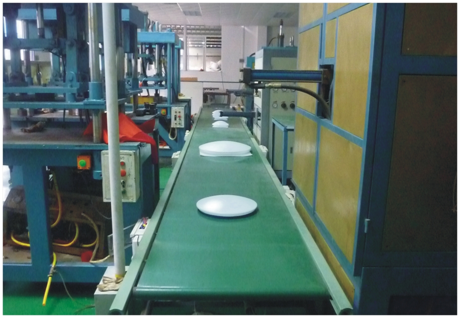 亞（yà）克力吸頂燈（dēng）罩